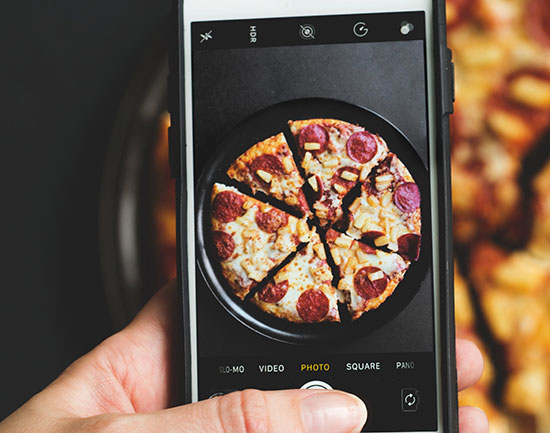 Photographing of pizza with an iphone